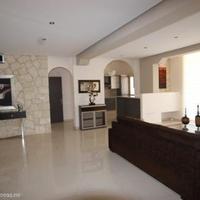 Вилла на первой линии моря/озера на Кипре, Пафос, 210 кв.м.