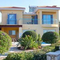 Villa in the city center, at the first line of the sea / lake, in the suburbs in Republic of Cyprus, Eparchia Pafou, 160 sq.m.