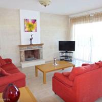 Villa in the city center, at the first line of the sea / lake, in the suburbs in Republic of Cyprus, Eparchia Pafou, 160 sq.m.