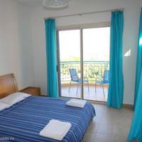 Villa in the city center, at the first line of the sea / lake, in the suburbs in Republic of Cyprus, Eparchia Pafou, 160 sq.m.