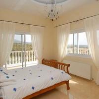 Дом на второй линии моря/озера, в пригороде на Кипре, Пафос, 467 кв.м.