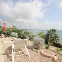 Вилла в центре города, на первой линии моря/озера, в пригороде на Кипре, Пафос, 385 кв.м.