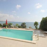 Вилла в центре города, на первой линии моря/озера, в пригороде на Кипре, Пафос, 385 кв.м.