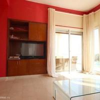 Вилла в центре города, на первой линии моря/озера, в пригороде на Кипре, Пафос, 385 кв.м.