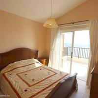 Вилла в центре города, на первой линии моря/озера, в пригороде на Кипре, Пафос, 385 кв.м.