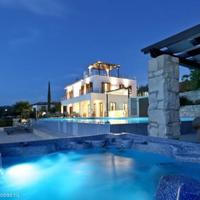 Вилла на второй линии моря/озера на Кипре, Пафос, 248 кв.м.