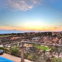 Вилла на второй линии моря/озера на Кипре, Пафос, 248 кв.м.