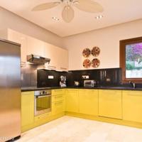 Вилла на второй линии моря/озера на Кипре, Пафос, 248 кв.м.