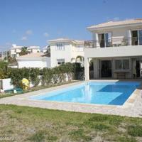 Вилла в центре города, на первой линии моря/озера, в пригороде на Кипре, Пафос, 298 кв.м.