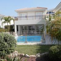 Вилла в центре города, на первой линии моря/озера, в пригороде на Кипре, Пафос, 298 кв.м.