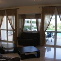 Вилла в центре города, на первой линии моря/озера, в пригороде на Кипре, Пафос, 298 кв.м.