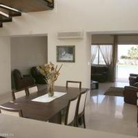 Вилла в центре города, на первой линии моря/озера, в пригороде на Кипре, Пафос, 298 кв.м.