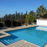 Вилла в центре города, на первой линии моря/озера на Кипре, Пафос, 165 кв.м.