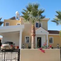 Вилла в центре города, на первой линии моря/озера на Кипре, Пафос, 165 кв.м.