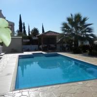 Вилла в центре города, на первой линии моря/озера на Кипре, Пафос, 165 кв.м.