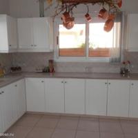 Вилла в центре города, на первой линии моря/озера на Кипре, Пафос, 165 кв.м.