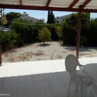 Дом в центре города, на первой линии моря/озера, в пригороде на Кипре, Пафос, 130 кв.м.