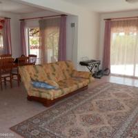 Дом в центре города, на первой линии моря/озера, в пригороде на Кипре, Пафос, 130 кв.м.