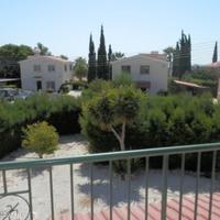 Дом в центре города, на первой линии моря/озера, в пригороде на Кипре, Пафос, 130 кв.м.