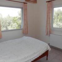 Дом в центре города, на первой линии моря/озера, в пригороде на Кипре, Пафос, 130 кв.м.