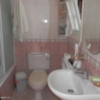 Дом в центре города, на первой линии моря/озера, в пригороде на Кипре, Пафос, 130 кв.м.