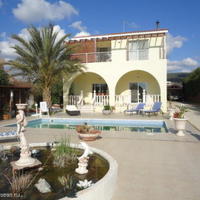 Дом на второй линии моря/озера, в пригороде на Кипре, Пафос, 180 кв.м.