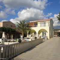 Дом на второй линии моря/озера, в пригороде на Кипре, Пафос, 180 кв.м.