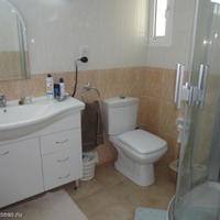 Дом на второй линии моря/озера, в пригороде на Кипре, Пафос, 180 кв.м.