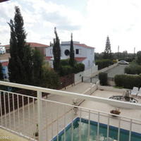 Дом на второй линии моря/озера, в пригороде на Кипре, Пафос, 180 кв.м.