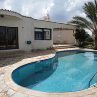 Villa in the suburbs in Republic of Cyprus, Eparchia Pafou, Paphos, 200 sq.m.