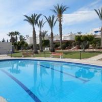 Таунхаус в центре города, на первой линии моря/озера, в пригороде на Кипре, Пафос, 110 кв.м.