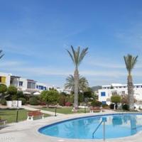 Таунхаус в центре города, на первой линии моря/озера, в пригороде на Кипре, Пафос, 110 кв.м.