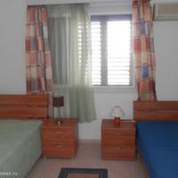 Таунхаус в центре города, на первой линии моря/озера, в пригороде на Кипре, Пафос, 110 кв.м.