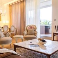 Flat at the first line of the sea / lake in Montenegro, Budva, 157 sq.m.