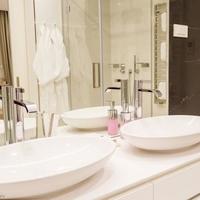 Flat at the first line of the sea / lake in Montenegro, Budva, 157 sq.m.