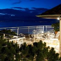 Penthouse at the second line of the sea / lake, in the city center in Guyane, 240 sq.m.