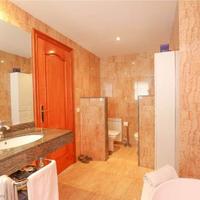 Шале в пригороде в Испании, Каталония, Багур, 340 кв.м.