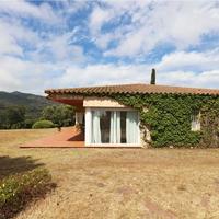 Villa in the city center, in the suburbs in Spain, Catalunya, Girona, 550 sq.m.