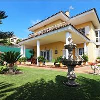 Villa in the city center, in the suburbs in Spain, Catalunya, Begur, 527 sq.m.