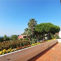 Villa in the city center, in the suburbs in Spain, Catalunya, Begur, 800 sq.m.