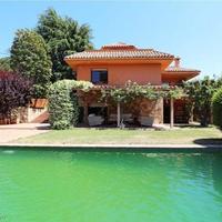 Шале в центре города, в пригороде в Испании, Каталония, Багур, 320 кв.м.