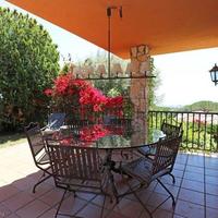 Шале в центре города, в пригороде в Испании, Каталония, Багур, 320 кв.м.