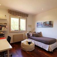 Шале в центре города, в пригороде в Испании, Каталония, Багур, 320 кв.м.