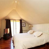 Шале в центре города, в пригороде в Испании, Каталония, Багур, 320 кв.м.