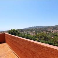 Шале в центре города, в пригороде в Испании, Каталония, Багур, 320 кв.м.