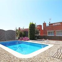 Villa in the city center, in the suburbs in Spain, Catalunya, Begur, 413 sq.m.