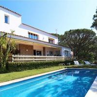 Villa in the city center, in the suburbs in Spain, Catalunya, Begur, 615 sq.m.
