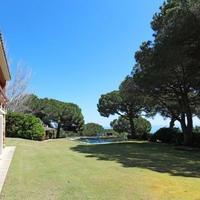 House in the city center, in the suburbs in Spain, Catalunya, Begur, 863 sq.m.