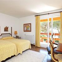 House in the city center, in the suburbs in Spain, Catalunya, Begur, 863 sq.m.