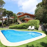 Villa in the city center, in the suburbs in Spain, Catalunya, Begur, 324 sq.m.